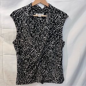 Kenneth Cole New York sleeveless v-neck top black abstract pattern size L